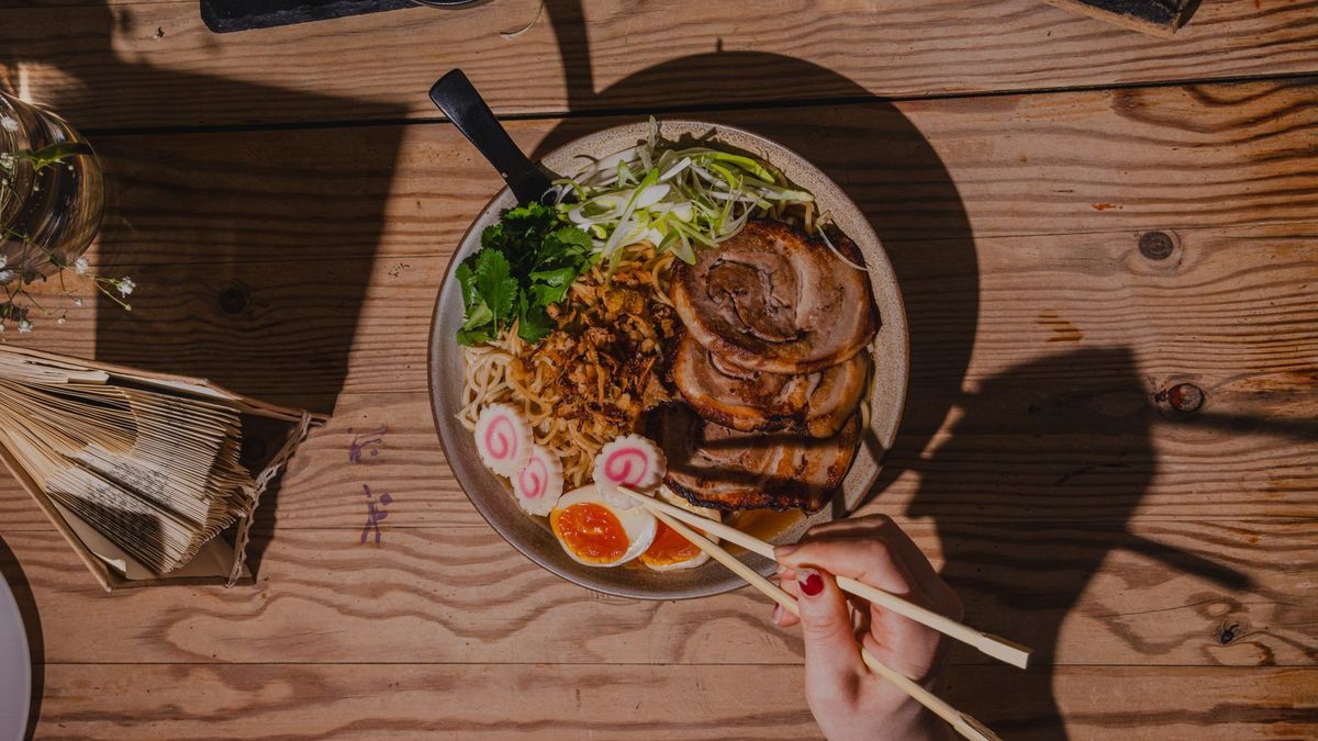 Ramen marinált tojással